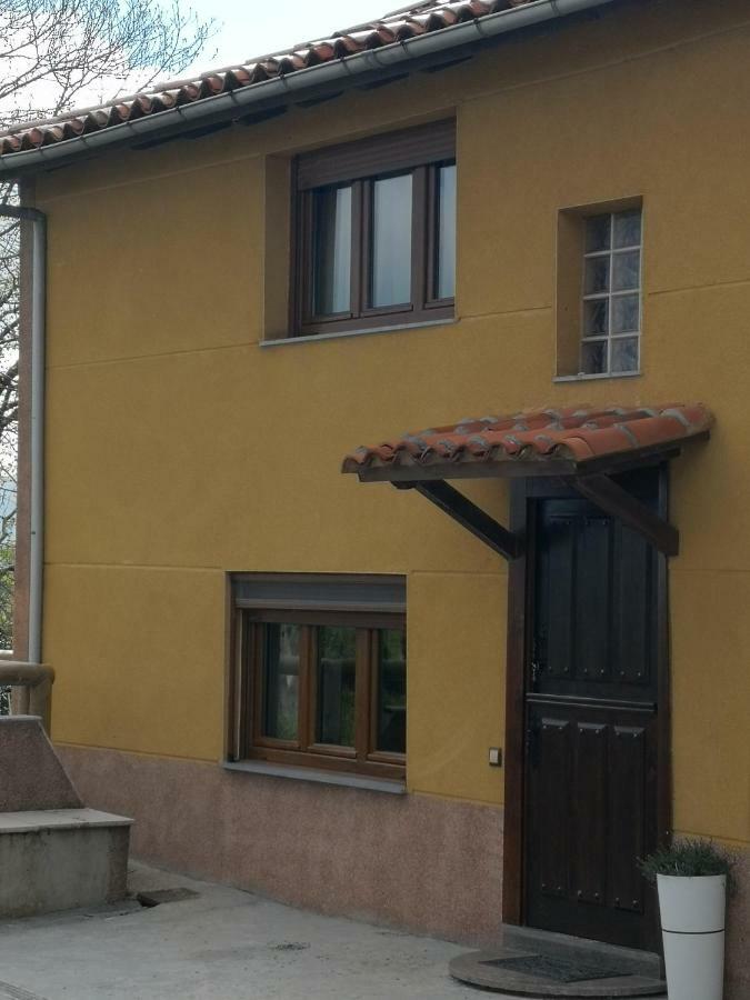 Гостевой дом Casa Nueva Салас Экстерьер фото